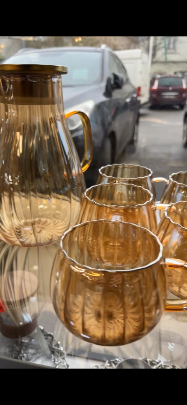 Carafe bombé avec ses tasses gold