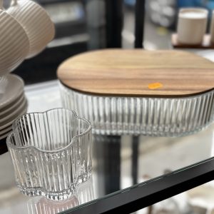 Boîte à gâteau bois d’acacia strié