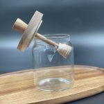 Pot pour miel en verre avec couvercle en bois d’acacia